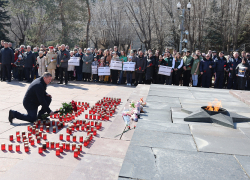 Андрей Бочаров вместе с жителями почтил память погибших в «Крокус Сити Холле», есть ли народный мемориал в Камышине - не сообщается