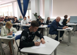 На сайте Камышинской городской думы похвалились, что спикер Владимир Пономарев написал еще один "Тотальный диктант"