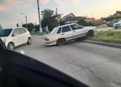 В Камышине у "нехорошего" перекрестка Гагарина - Базарова "разлетелись" в разные стороны после удара легковушки