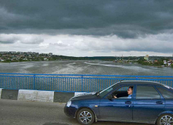 В Камышине с Бородинского моста рухнул в реку мужчина