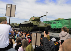 В Камышине к перрону железнодорожного  вокзала под звуки легендарного марша "Прощание славянки" прибыл "воинский эшелон"