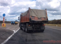 На трассе Камышин - Волгоград легковушка влетела под "КАМАЗ", в больницу попала девушка
