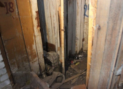 В Камышине на улице Ленина в подсобке дворников обнаружен труп