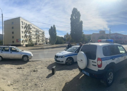 В Камышине автомобиль водителя, предъявившего поддельное водительское удостоверение полицейским, помещен на штрафстоянку