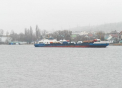 В Волгоградской области официально продлили сроки навигации, в Камышине паром продолжает работу