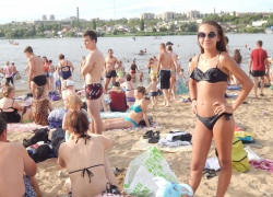 На пляже у администрации Камышина всплыл труп утонувшего молодого мужчины