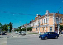 В Камышине в ремонт "запускают" новые дома, хотя не известно, когда разберутся со старыми