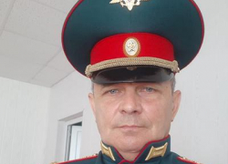 Главврач Центральной городской больницы Камышина Владимир Галушкин выступил на страницах административной газеты в военной форме