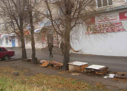 Кто должен убирать хлам за торговцами стихийных овощных рынков? - камышанка