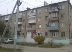 В Камышине в разгар зимы на два жилых дома "надели", наконец, крышу