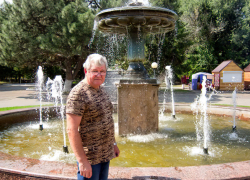 Сегодня, 7 августа, в парке Комсомольцев-добровольцев после долгой паузы вдруг с утра мощно забил фонтан