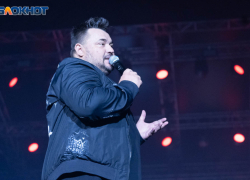 «Стыд за новогоднее ТВ»: зрительница о замене «солдат» на «пацанов» в песне «Руки Вверх» 