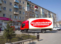 Если в городе карантин, так грузовикам можно перегораживать тротуары? - камышанин