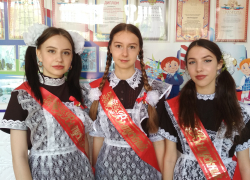 Для выпускников камышинских школ, а виновников торжества в этом году рекордно мало, сегодня звенит последний звонок