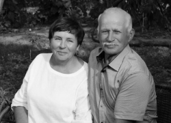 Он поймал ее на лету: влюбленные супруги Паскар из глубинки Камышинского района празднуют "золотую" свадьбу