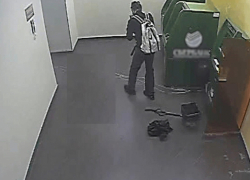 Полиция объявила о вознаграждении в 300 тысяч рублей за информацию о подрывнике офиса Сбербанка в Волгограде (ВИДЕО)