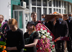 Боль, горе и слёзы: в Волгограде юных спортсменок проводили в последний путь, - "Блокнот Волгограда"