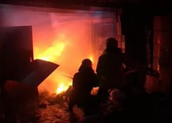 В Камышине из-за неосторожного  обращения с огнем сгорел гараж
