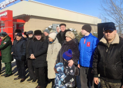 Камышане 1 марта принесли цветы и свое благодарное сердце к памятнику Герою России, нашему земляку Александру Колгатину