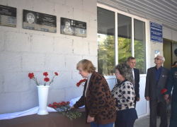 В Камышине на здании школы открыли три мемориальных доски героям СВО