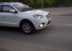 Полиция Камышина ищет сбежавшего с места ДТП виновника аварии на белом авто