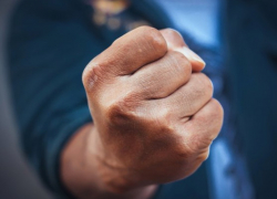 Камышанин с разбитой в кровь головой едва остался жив после криминального застолья