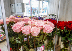 Камышане в Рождество раскупают свежие розы