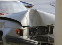 Пьяный камышанин угнал автомобиль и, пытаясь скрыться от сотрудников ДПС, врезался в столб