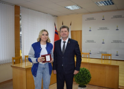 Пресс-служба Станислава Зинченко почему-то не стала озвучивать имена камышан, награжденных Памятными знаками губернатора