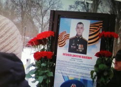 В Волгограде на Аллее славы десантников, погибших в СВО, увековечены и имена героев, связанных с Камышином