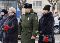 В Камышине почтили память Героя России Александра Колгатина и ушедших в бессмертие 1 марта псковских десантников (ВИДЕО)