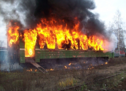 Из искры возгорелось пламя и уничтожило металлический вагончик в Камышинском районе