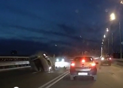 Смертельное ДТП с участием байкера на "танцующем" мосту попало на видео (ВИДЕО)