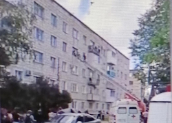 «Сидела на подоконнике»: девушку остановили от рокового прыжка, - ИА "Высота 102" (ВИДЕО)