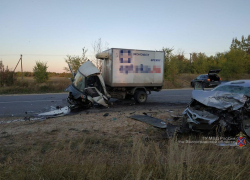 Грузовик неожиданно вылетел на "встречку": два трупа после столкновения с легковым автомобилем
