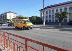 Очевидцы сообщают в соцсетях, что в Камышине на улице Ленина, напротив корпусов индустриально-педагогического колледжа, сбили пешехода