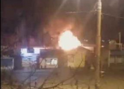 В Камышине случился пожар в павильоне у рынка на "Молодежке" (ВИДЕО)