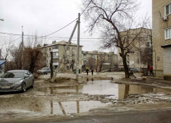 Господа из администрации Камышина, не можете поставить на очередь на благоустройство затрапезную улицу с красивым названием Театральная? 