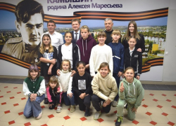 "Девочки, вы молодцы!": сказал Станислав Зинченко камышинским футболисткам и оперативно организовал фото с собой на память