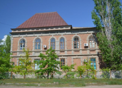 В Камышине городской комитет по  культуре переселяют в музыкальную школу, а городской спорткомитет - на стадион