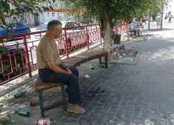 Почему в выходные в Камышине перестают убирать центральную улицу Ленина, и она превращается в помойку? - камышанка