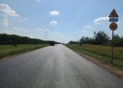 В Камышинском районе между селами Антиповка и Чухонастовка "навели блеск" на автомобильной дороге