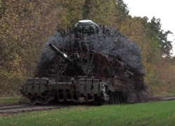 Танк-ёж поверг в ужас врага: на фронте заметили необычную боевую машину ВС РФ (ВИДЕО)