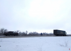 На трассе Камышин - Волгоград медикам пришлось оказывать помощь пострадавшим в столкновении иномарок