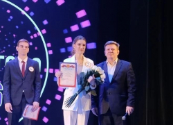 В Камышине старшеклассница из школы №9 Софья Литвинова обыграла и парней, и девчат и стала "Учеником года"