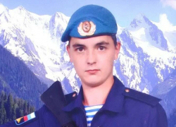 На похоронах десантника из Волгоградской области Никиты Душутина, погибшего в спецоперации, плакали даже взрослые мужики