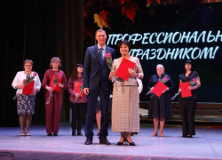 В Камышине "в хвост" событию чествовали педагогов, глава города Станислав Зинченко на торжестве не появился