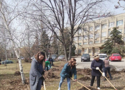 Камышинская городская дума вместо новостей о деятельности депутатов рассказывает на сайте, как чиновники из аппарата гребут мусор