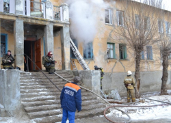 Пожар с трупом в общежитии Камышина заставил главу города Станислава Зинченко искать временное жилье погорельцам 