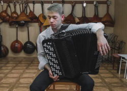 Баянист-виртуоз из Камышина, одиннадцатиклассник Михаил Прокусов стал губернаторским стипендиатом в области культуры